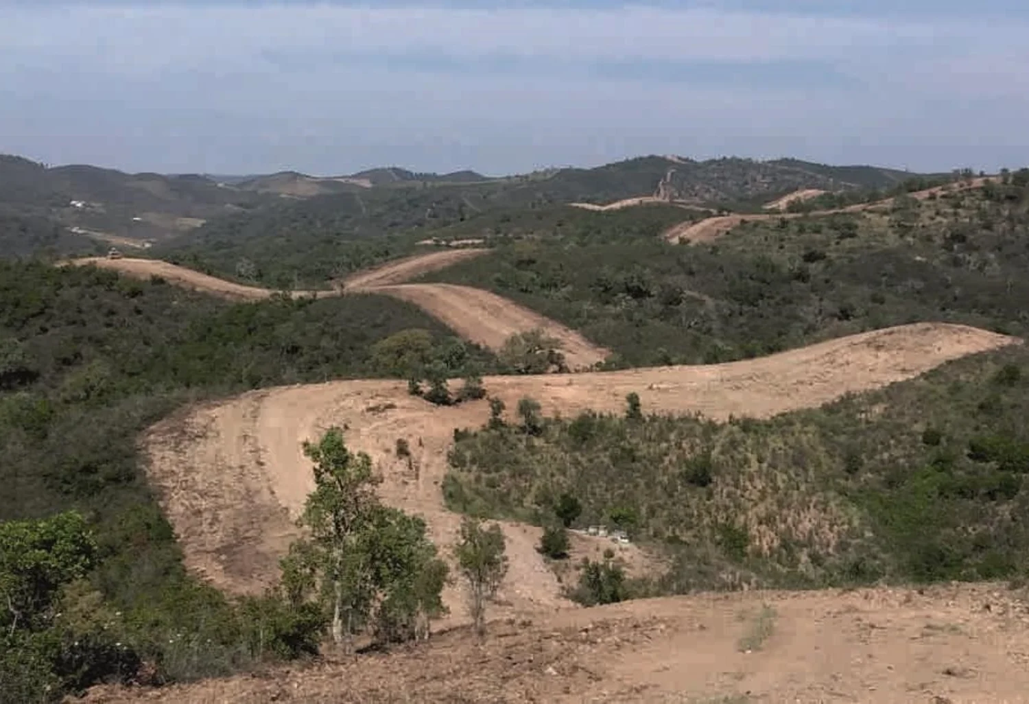 Clubes de caça mantêm faixas de contenção de incêndios