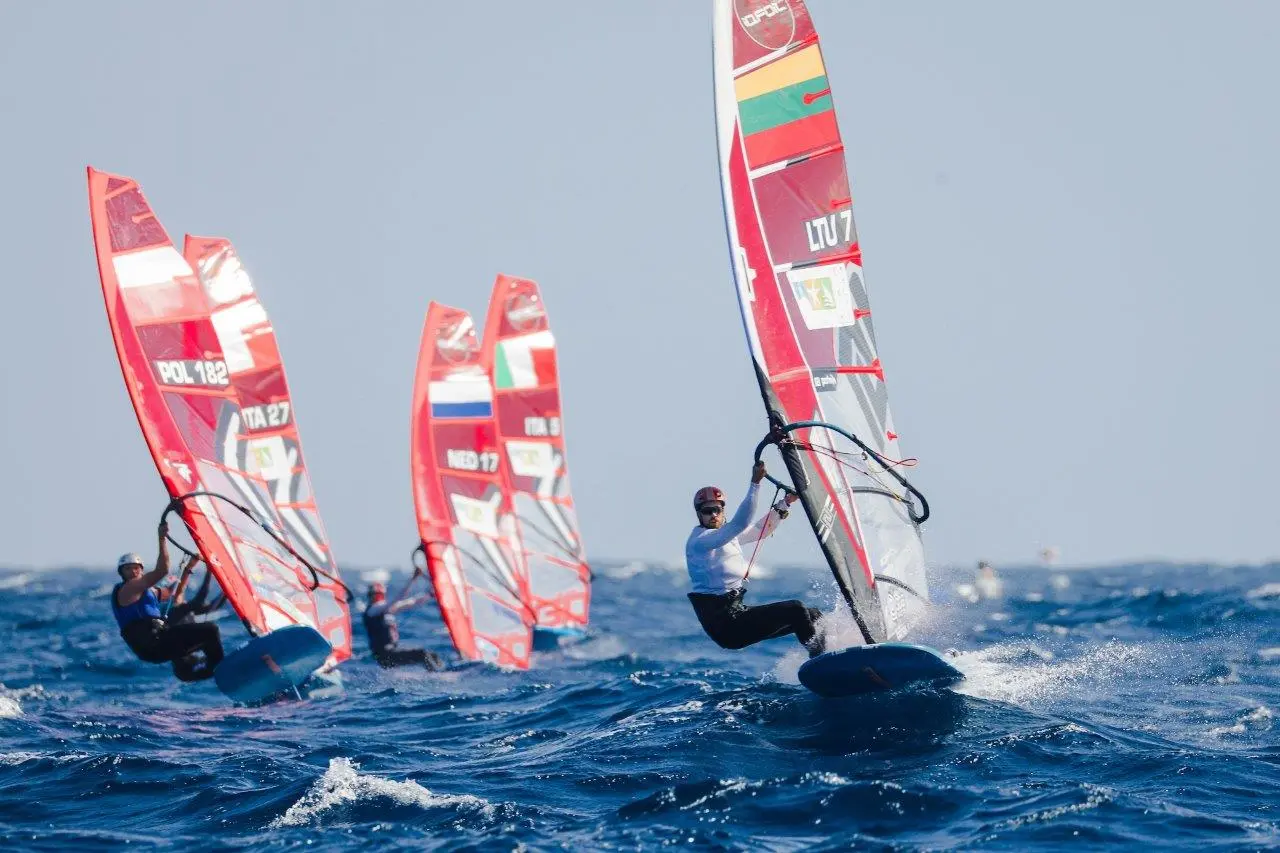 Portimão IQFoil SUB-23 World Championship atrai 150 windsurfistas à Praia da Rocha